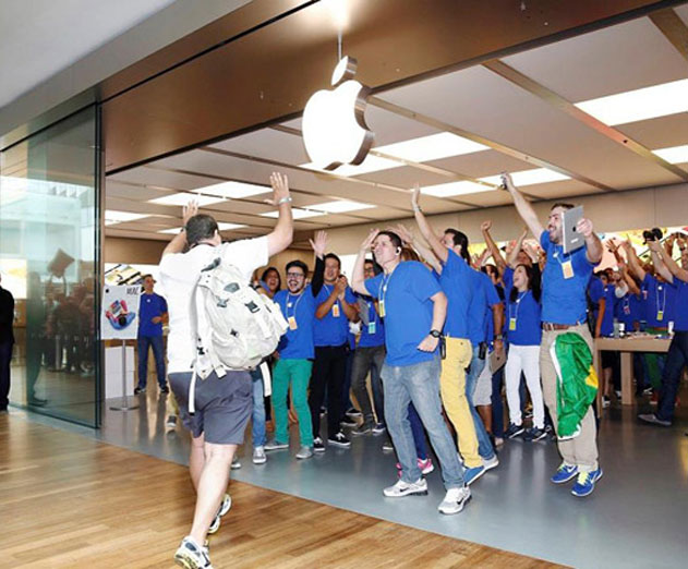 Apple Opens 1st Brazilian Retail Store