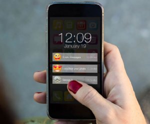 Increase user engagement with emojis inside push alerts