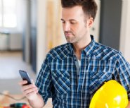 How-Field-Workers-Use-Industrial-Mobile-Apps-in-Real-World-Environments