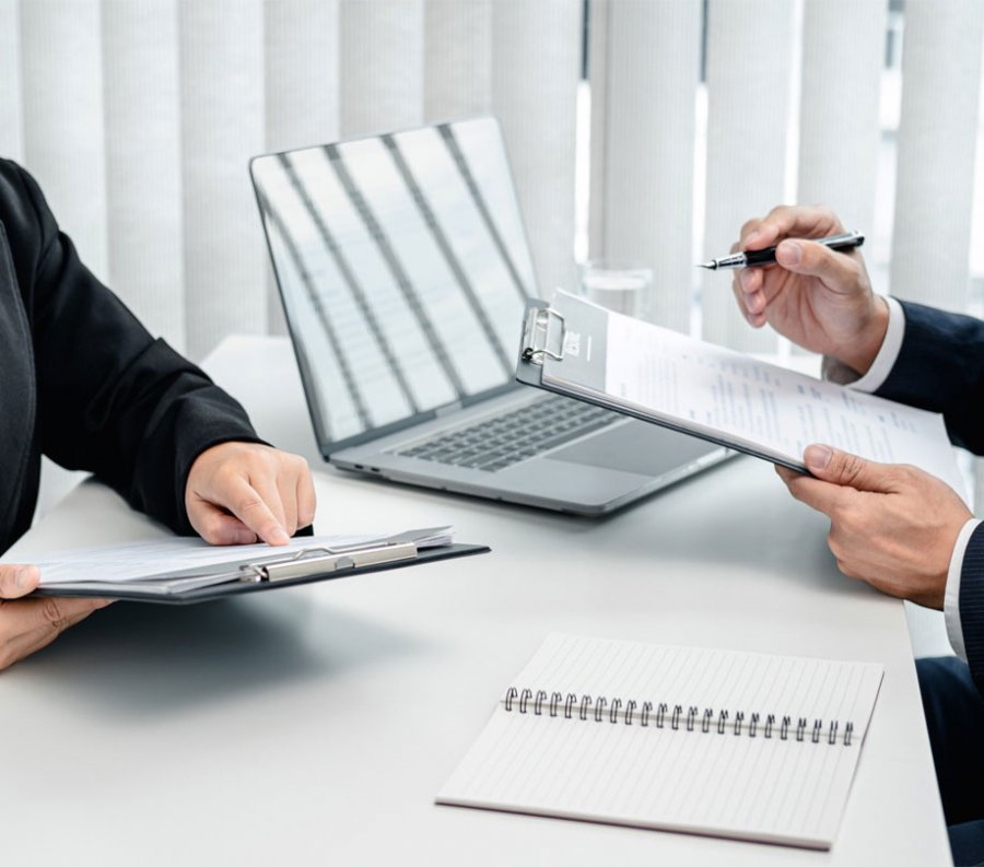 Licensing vs hiring Licensing vs hiring